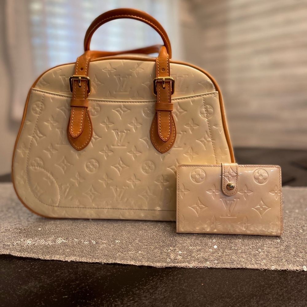 Louis Vuitton Pearl  Vernis Summit Drive bag